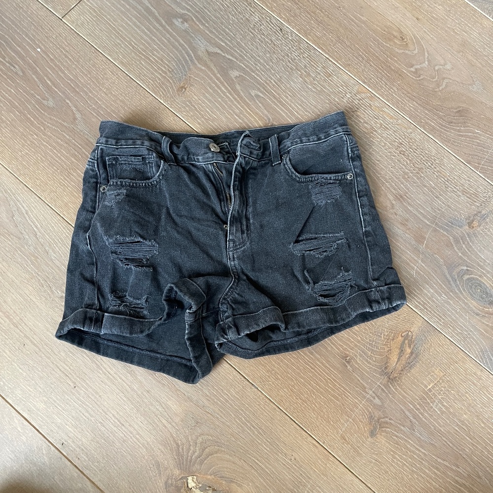 American Eagle Black Distressed Mom Jean Shorts Size 4